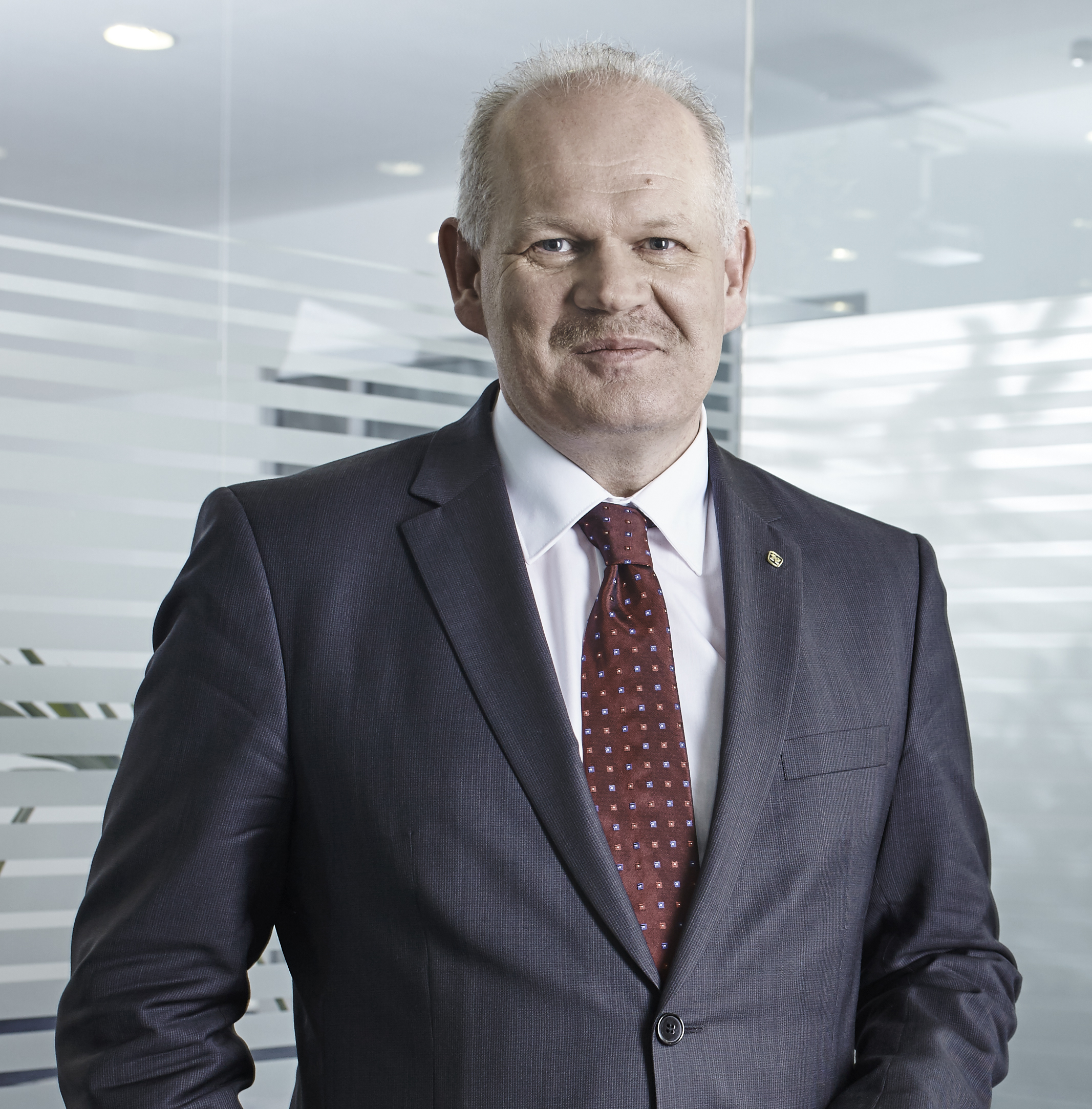 http://www.iedc.si/images/default-source/default-album/dr_-niedl_portrait.jpg?sfvrsn=0